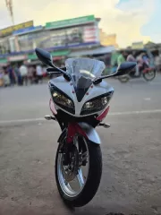 YAMAHA R15 V2